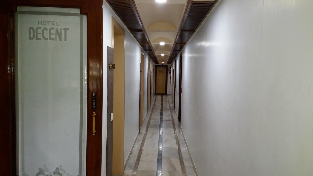 Hotel Decent 수라트 외부 사진