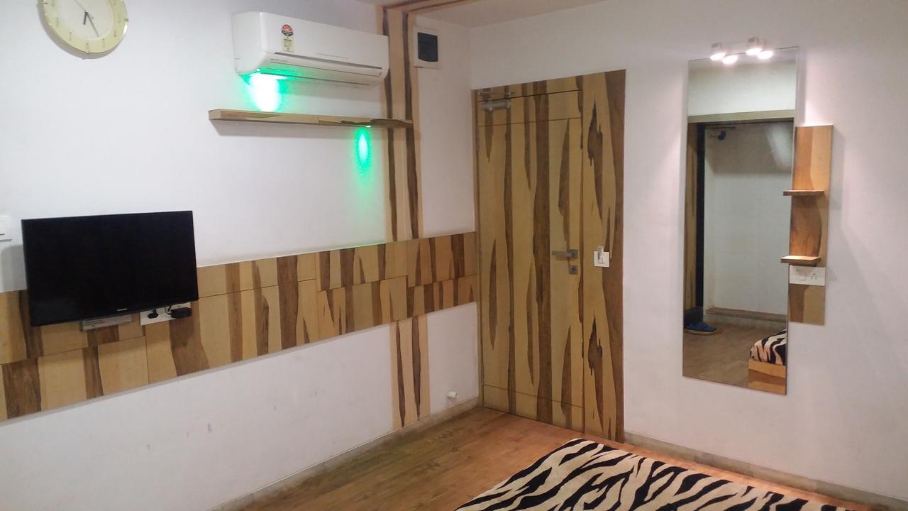 Hotel Decent 수라트 외부 사진
